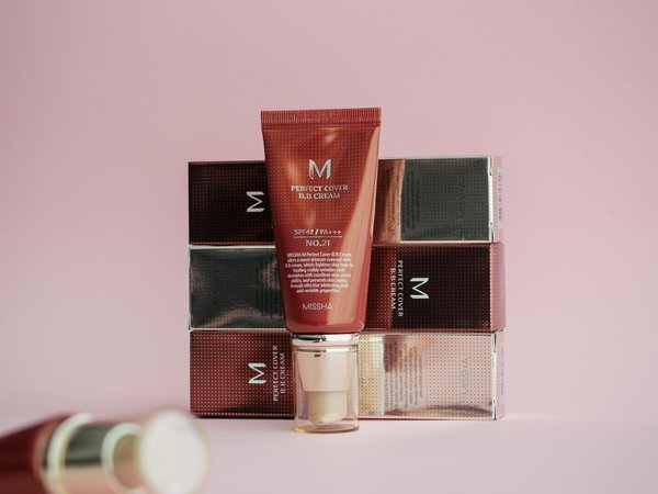 Enhance Your Nightlife Look: Unveil Manchester's Finest Silk Accessories